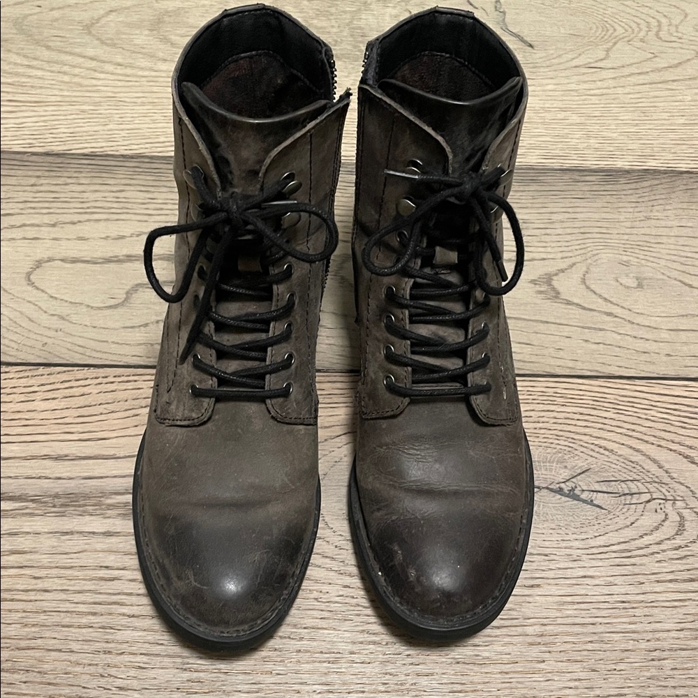 Women’s size 7 Born rustic grey lace up boots